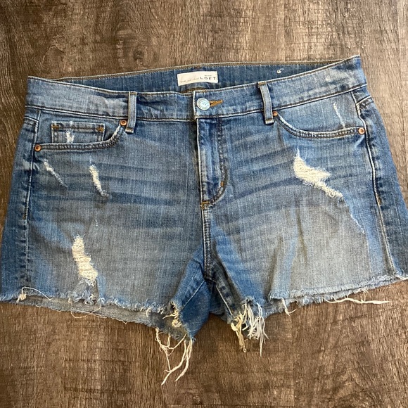 LOFT Pants - LOFT Mom Jean Shorts - Sz 10/30